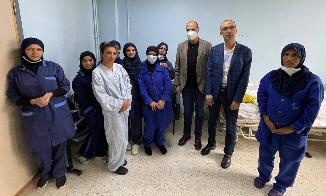 وزير الصحة تفقد مستشفى بعلبك الحكومي وهنأ العاملات