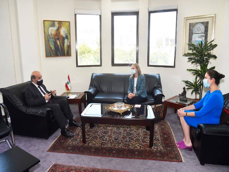 وهبه عرض مع سفيرة كندا العلاقات الثنائية