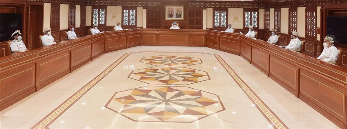 عُمان تشدد قيود حركة الأفراد وتحظر الأنشطة التجارية خلال عطلة عيد الفطر