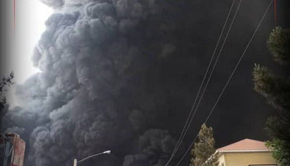 اندلاع حريق كبير بمنطقة صناعية في مدينة قم جنوب طهران