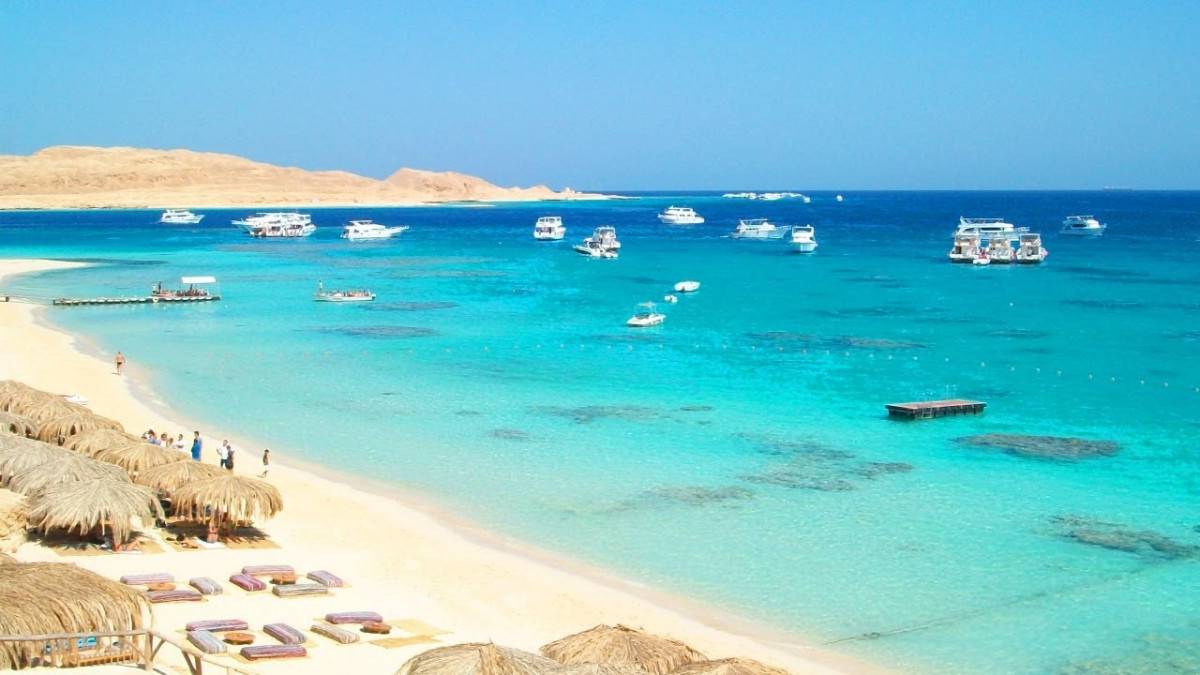سفير موسكو بالقاهرة: عودة السياح الروس لمصر بداية يونيو