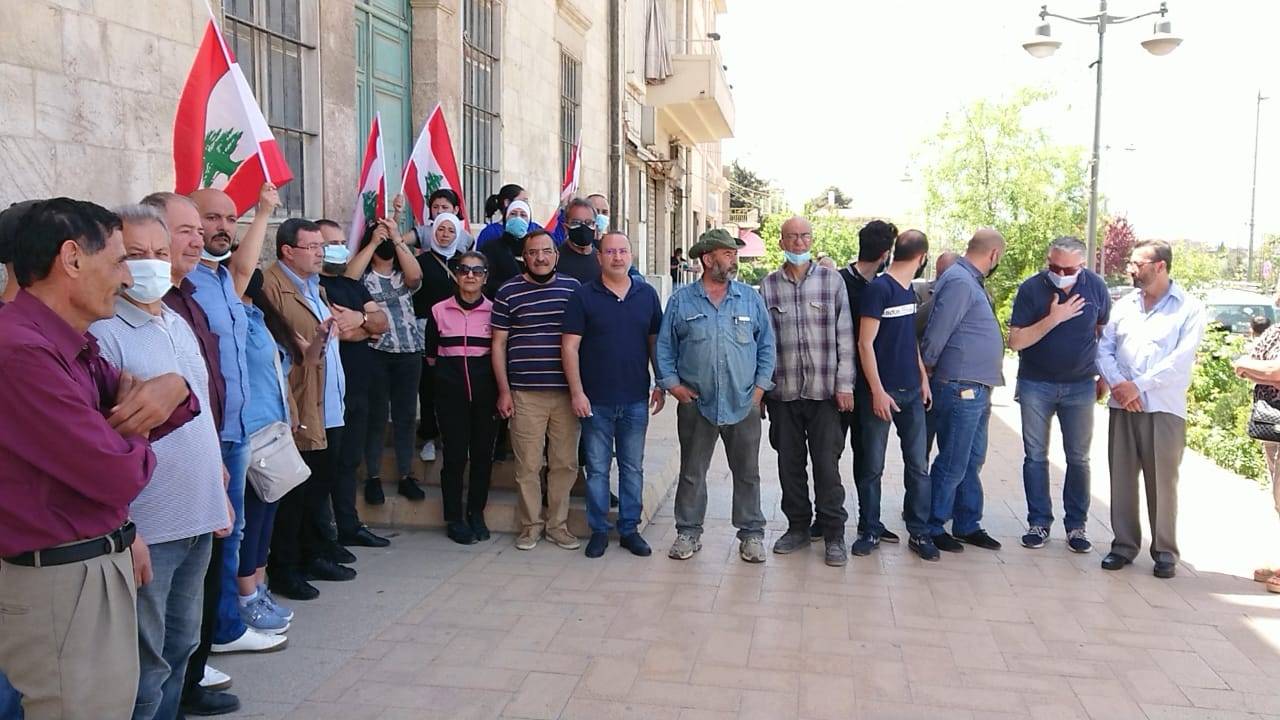 وقفة تضامنية مع العمال في ساحة الشاعر خليل مطران في بعلبك