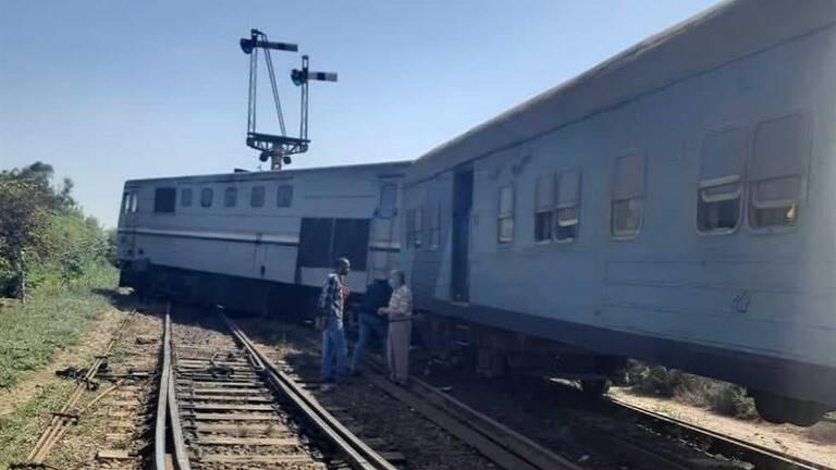 خروج قطار مصري جديد عن القضبان