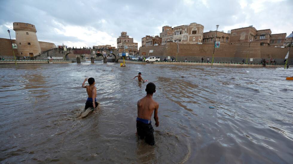 مصادر محلية: 13 قتيلا بينهم طفلان جراء فيضانات في اليمن