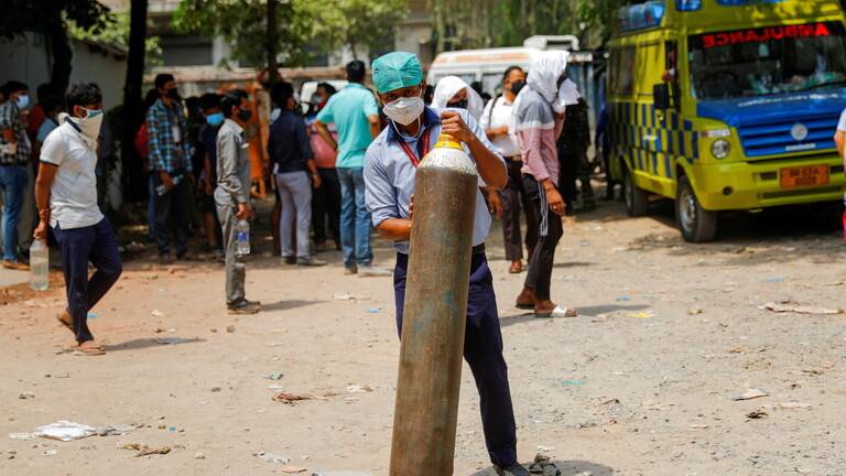 دولة جديدة تغلق حدودها أمام القادمين من الهند