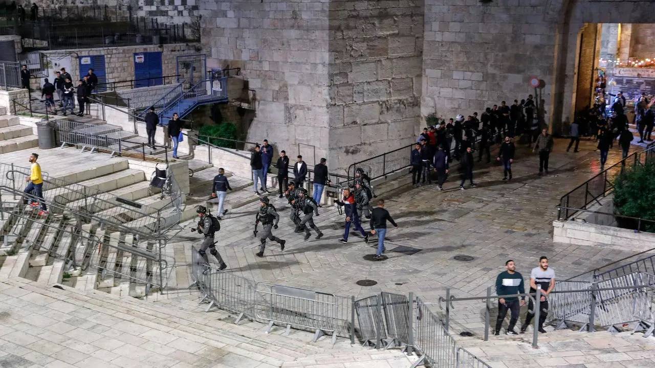 إصابة فلسطينييْن خلال مواجهات مع الاحتلال في القدس