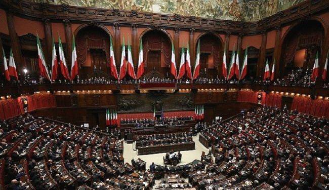 سيناتور إيطالي يدعو إلى فرض حظر بحري وسط البحر المتوسط