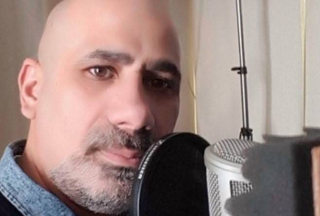 داني عازار يبثّ الفرح والأمل في 