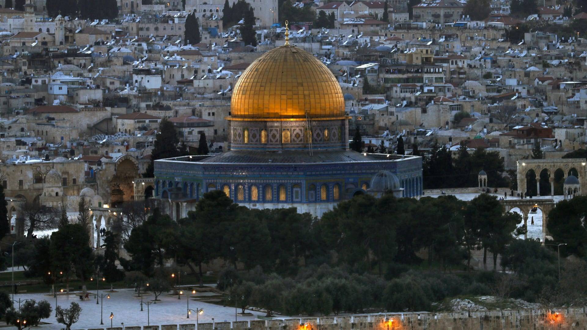 وقفة لاعلاميين لبنانيين وفلسطينيين في صيدا تضامنا مع القدس