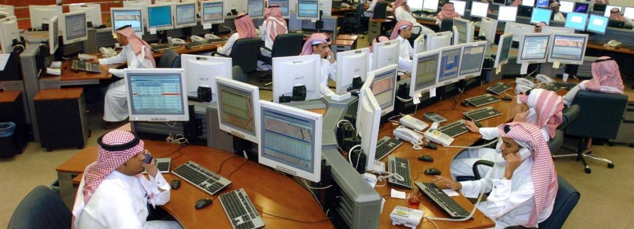 السعودية تلزم جميع الموظفين بالحصول على لقاح كورونا لدخول مقرات عملهم