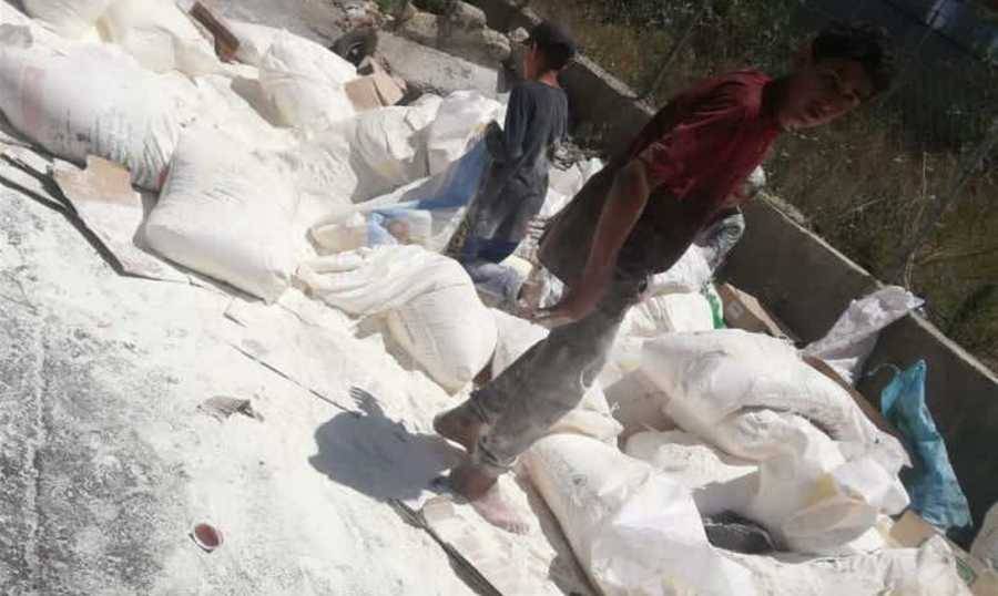 بالصّور: رمي الطحين على الطريق