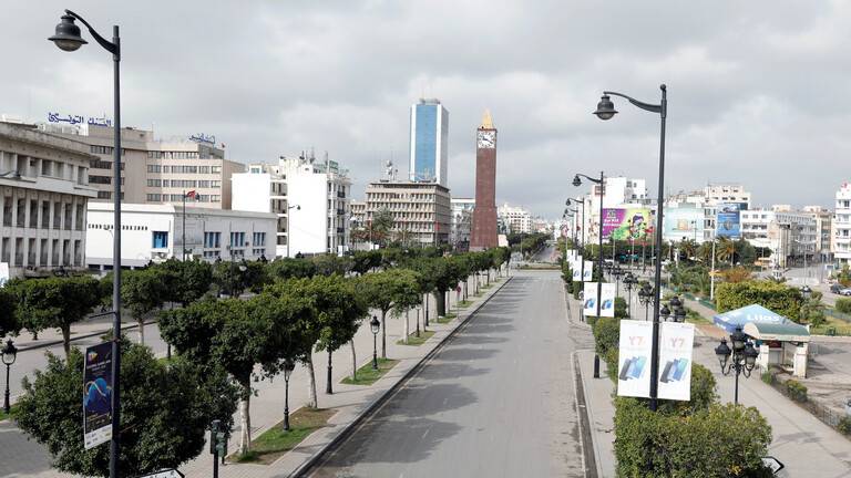 تونس تفرض إغلاقا شاملا لمواجهة كورونا خشية من انهيار نظام الرعاية الصحية