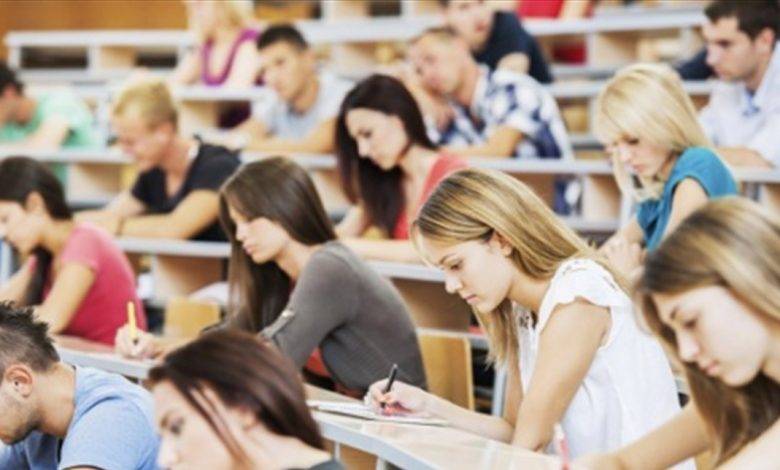 وقفة لجمعية أولياء الجامعات الاجنبية أمام قصر عدل بيروت