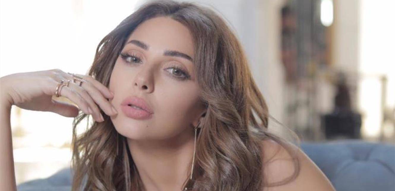 باحتفال مصغر وقالب حلوى مميز ميريام فارس تحتفل بعيدها.. كم أصبح عمرها؟ (فيديو)