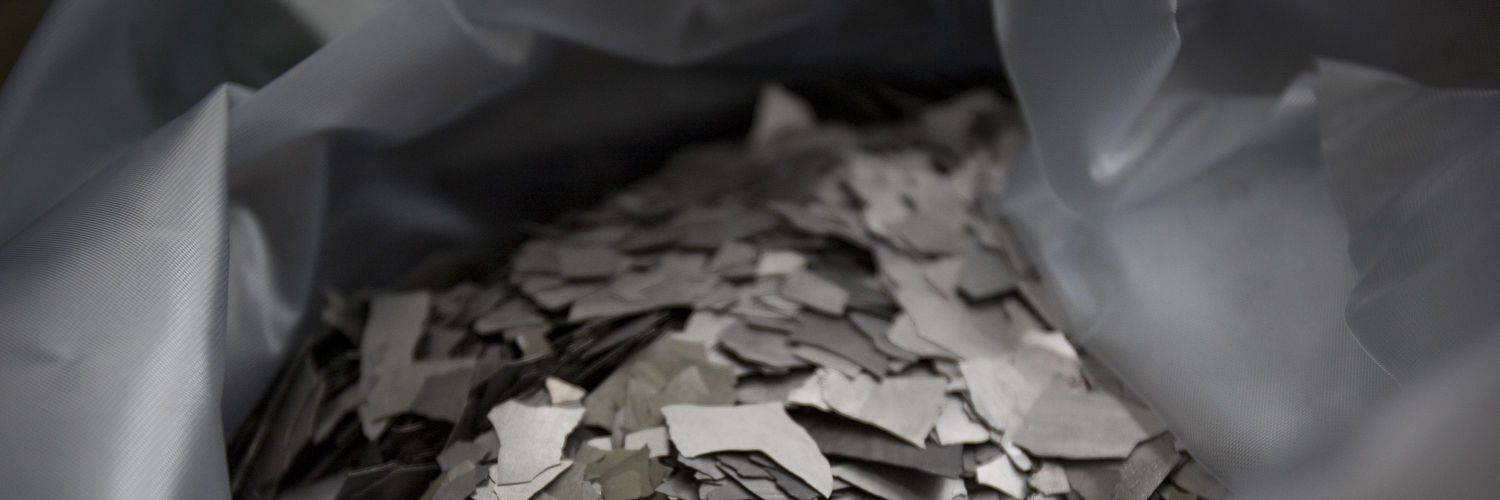 "الطاقة الدولية" تدعو الحكومات لتخزين معادن البطاريات النادرة