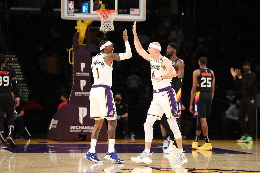 ليكرز يسقط صنز (123-110)