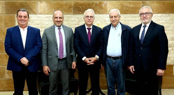 خطار بحث مع وفد من تكتل "الجمهورية القوية" بإمكان دعم الدفاع المدني