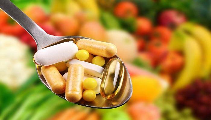 تسبب مضاعفات خطيرة... 9 مكملات غذائية يحظر تناولها مع الأدوية