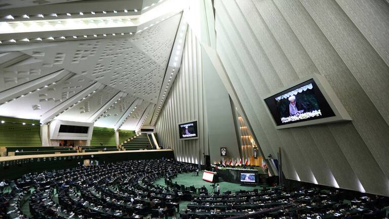 اجتماع مغلق للبرلمان الإيراني لبحث محادثات فيينا و"تسريب محادثة ظريف"