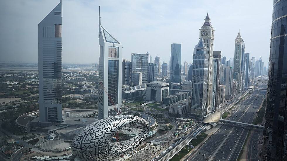 مؤشر: نمو القطاع الخاص غير النفطي بدبي يبلغ قمة عام ونصف العام في أبريل