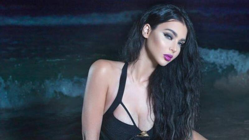 بشكل مُفاجىء قمر تكشف حملها..  (فيديو)