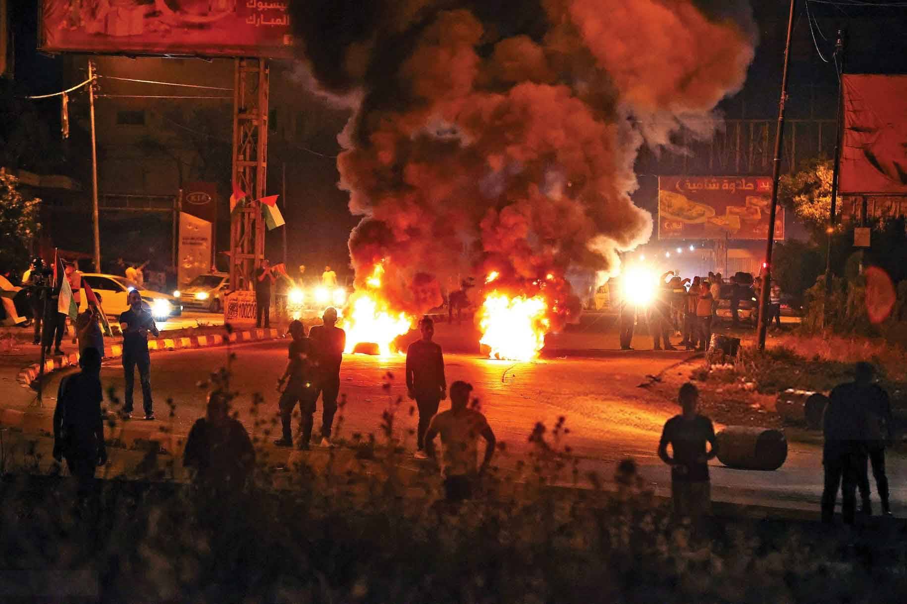 القدس تُقاوم: مُواجهات عنيفة مع الاحتلال...
و «المحكمة العليا» تُرجئ «قراراها»