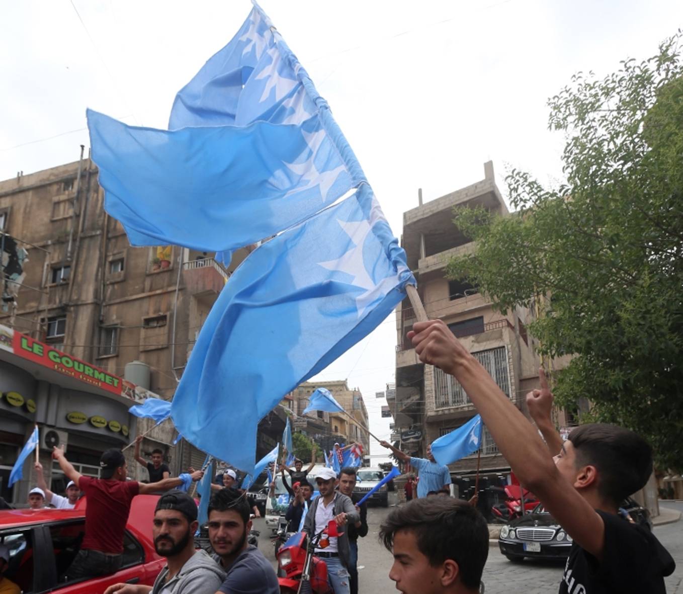 جمهور المستقبل يرفض اعتذار الحريري... وبهاء جاهز للانقضاض