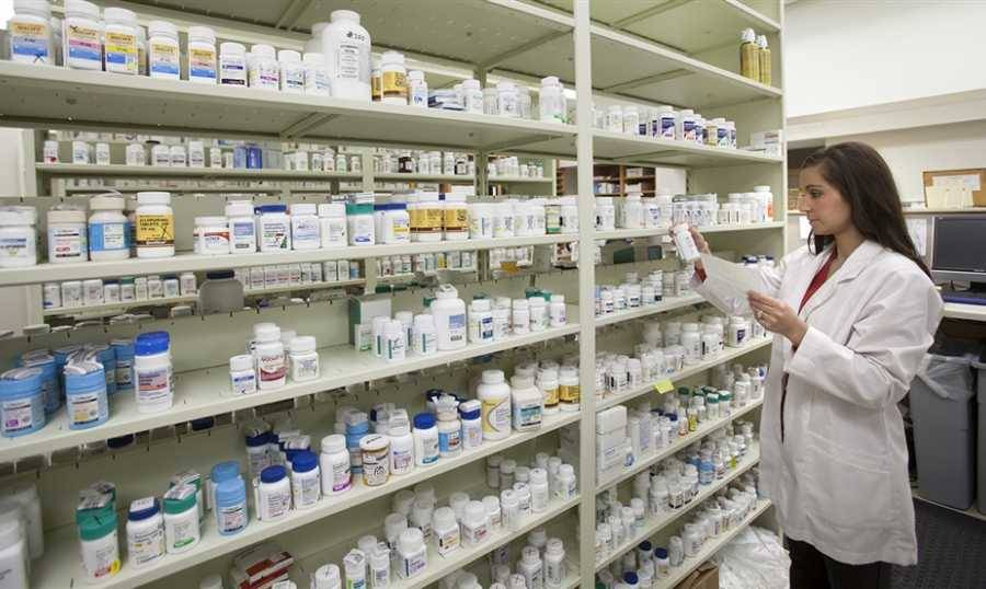 المستلزمات الطبية من دون دعم.. ماذا عن الأدوية؟