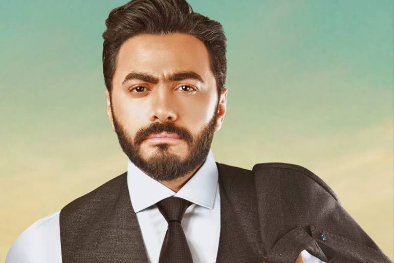 بعد نجاح تتر نسل الأغراب.. أهالي الصعيد يشيدون بتامر حسني!