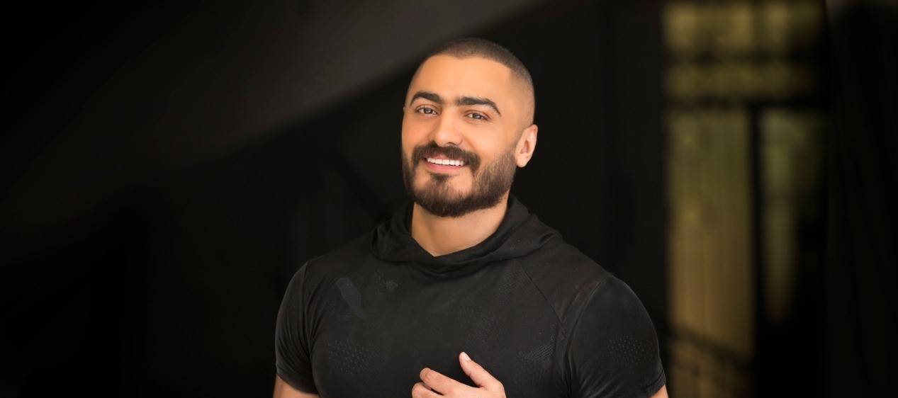 تامر حسني يهدي رباعية"الشهيد" لأسر شهداء الشرطة والجيش