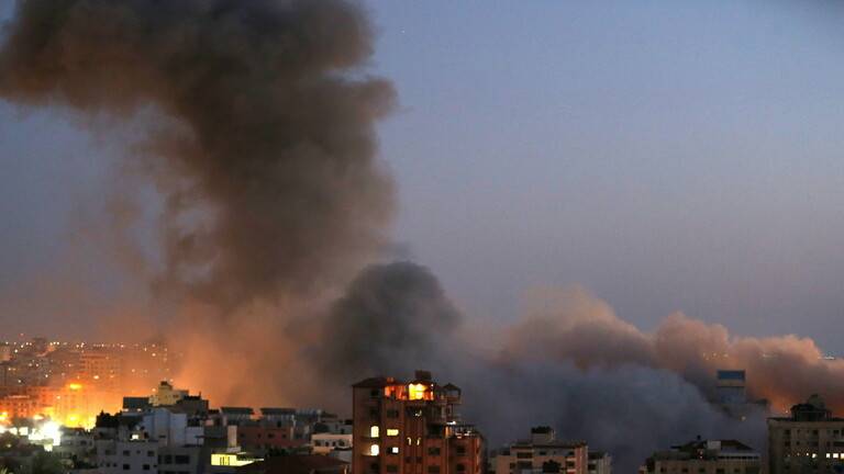 سقوط 35 شهيدا بينهم 12 طفلا و233 جريحا بالقصف الإسرائيلي على قطاع غزة