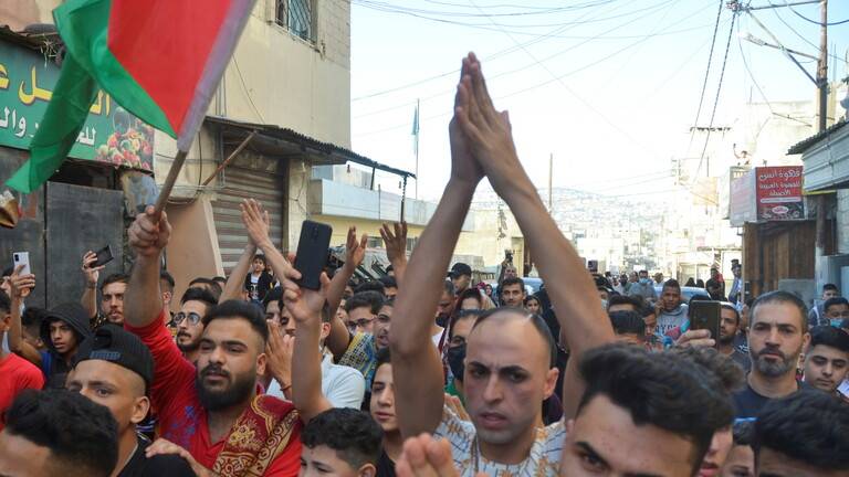 آلاف الأردنيين يحتشدون قرب الحدود مع فلسطين