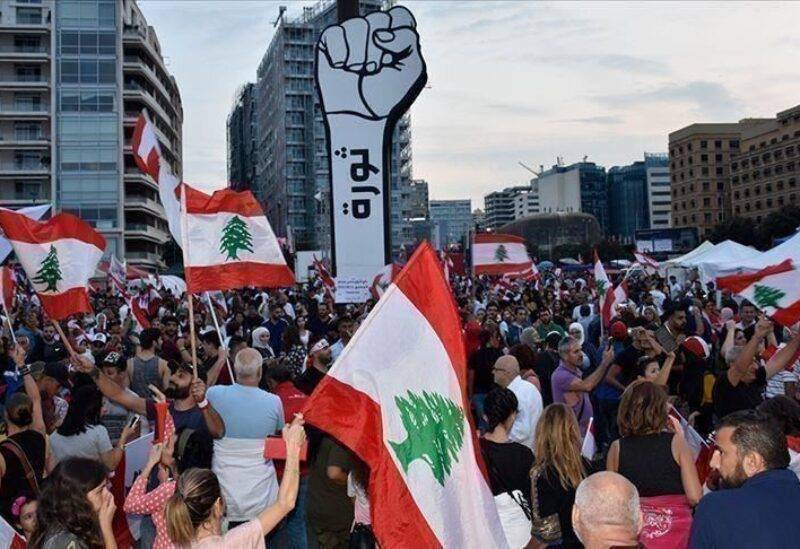 تحرّكات دراماتيكية من دون سقف في الشارع