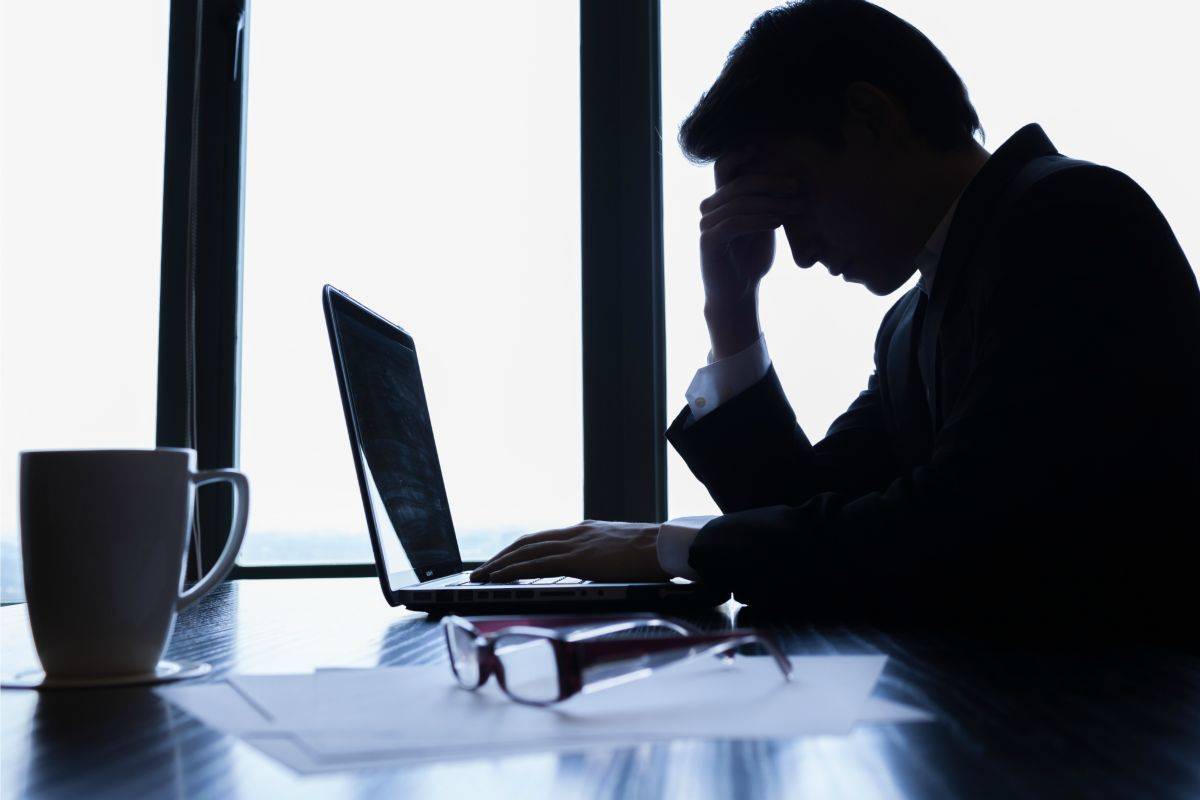 العمل لساعات طويلة يضعك في خطر... اليك الاسباب