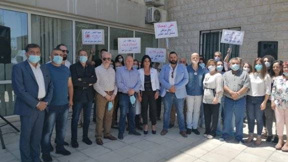 اعتصام لموظفي مستشفى قبرشمون احتجاجاً على عدم شمولهم سلسلة الرتب والرواتب
