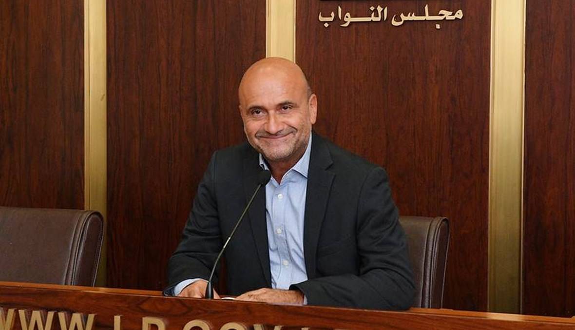 ما سبب مغادرة أبي رميا إلى باريس؟