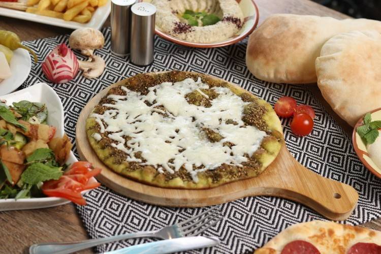 مناقيش زعتر بالجبنة