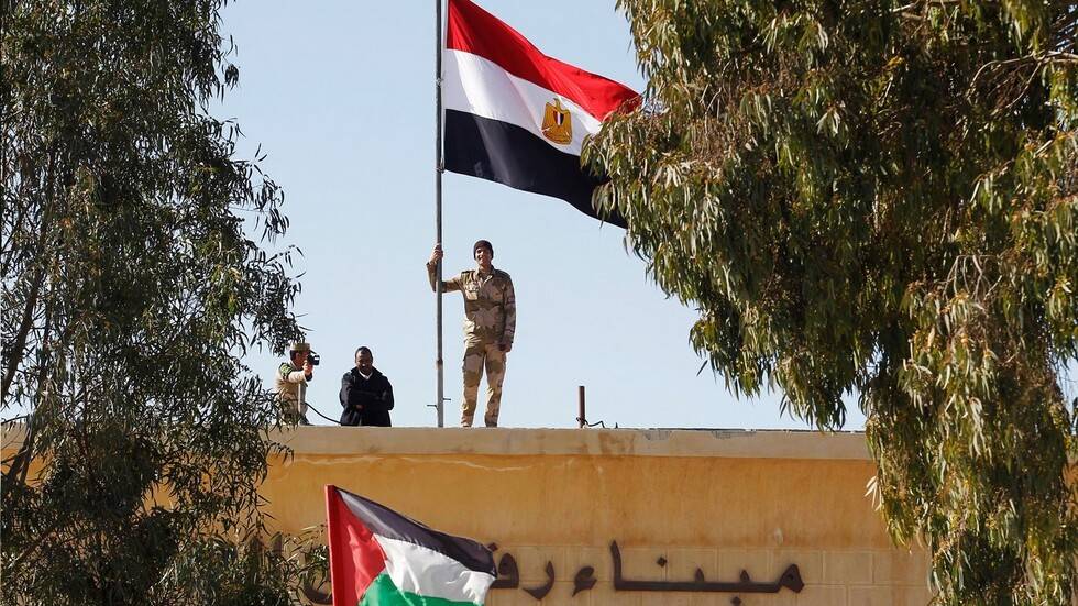 الصحة المصرية تعلن تجهيز عشرات السيارات لنقل مصابي غزة