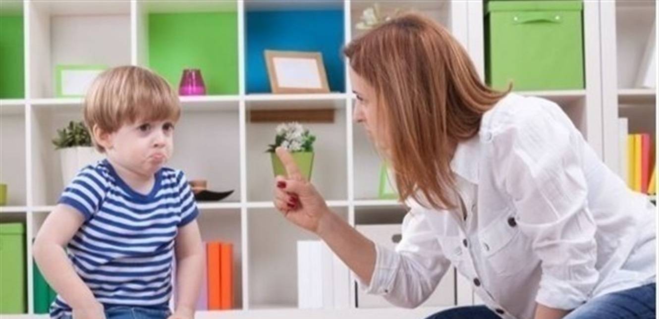 هكذا تؤثر التربية القاسية على دماغ طفلك