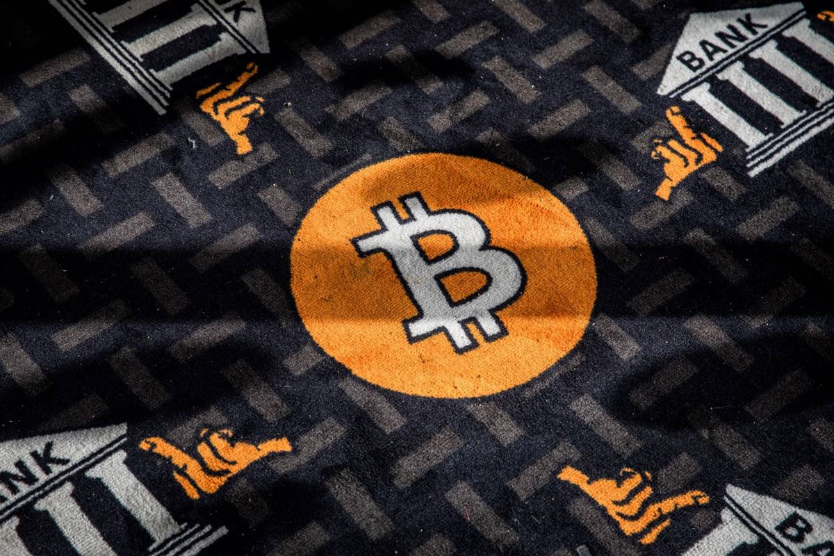 فقاعة بتكوين تنفجر وتبدد 500 مليار دولار من قيمتها السوقية