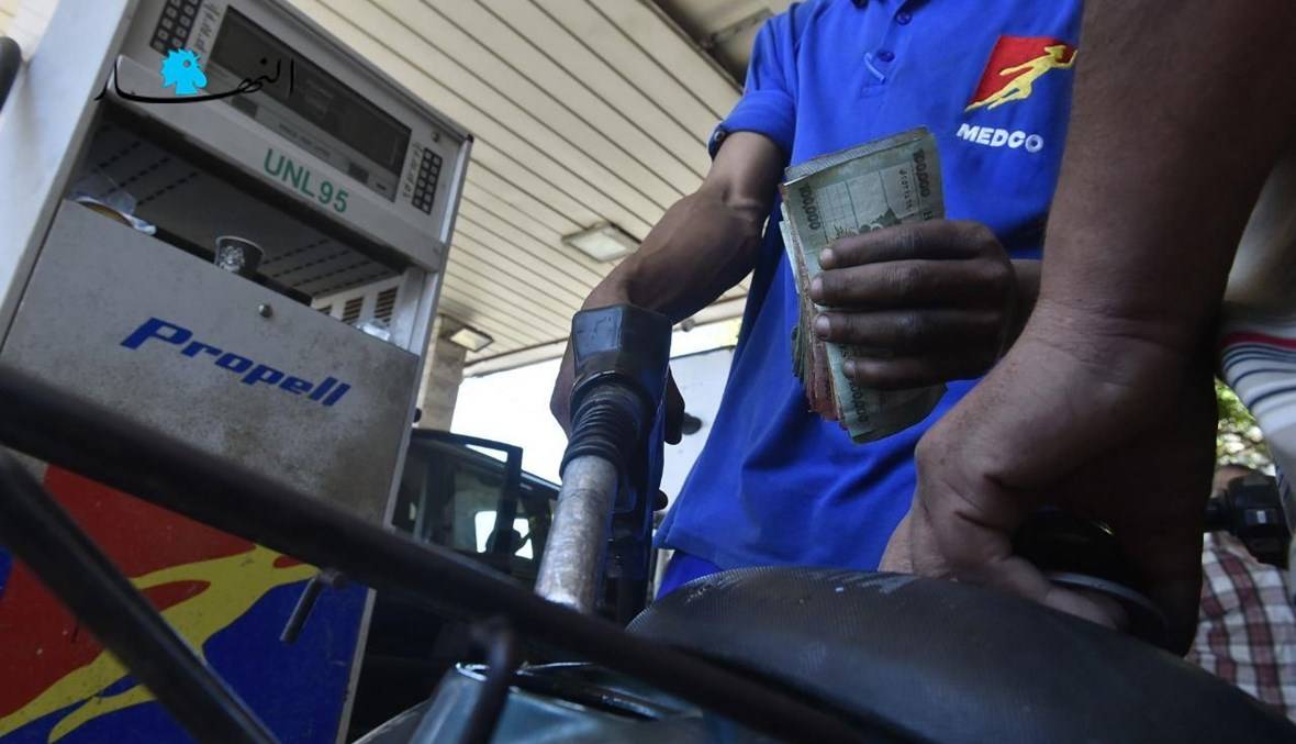 خضر يمنع المحطات من تعبئة البنزين بـ «الغالونات»