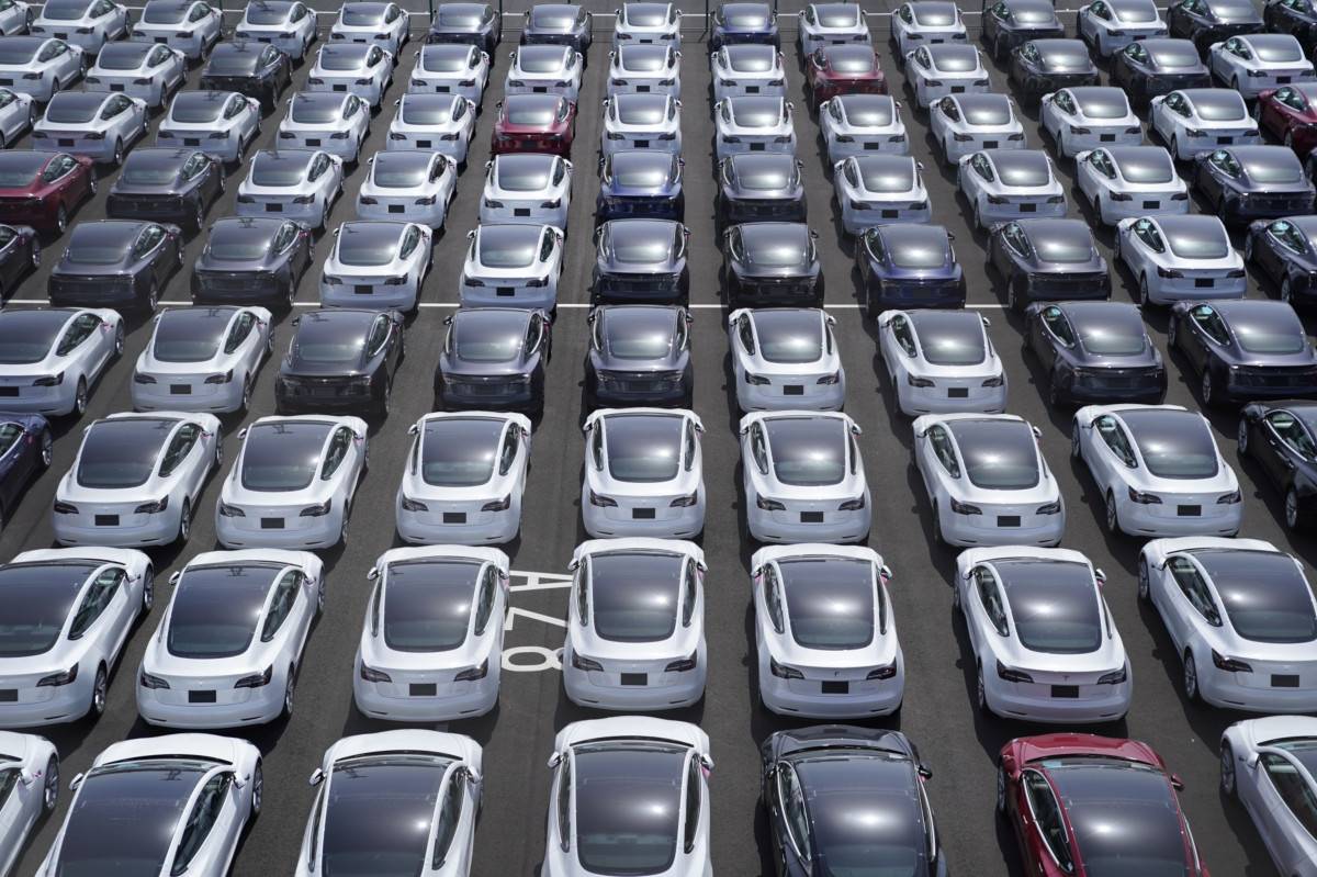“تسلا" تفقد 300 مليار دولار من قيمتها السوقية منذ بداية العام