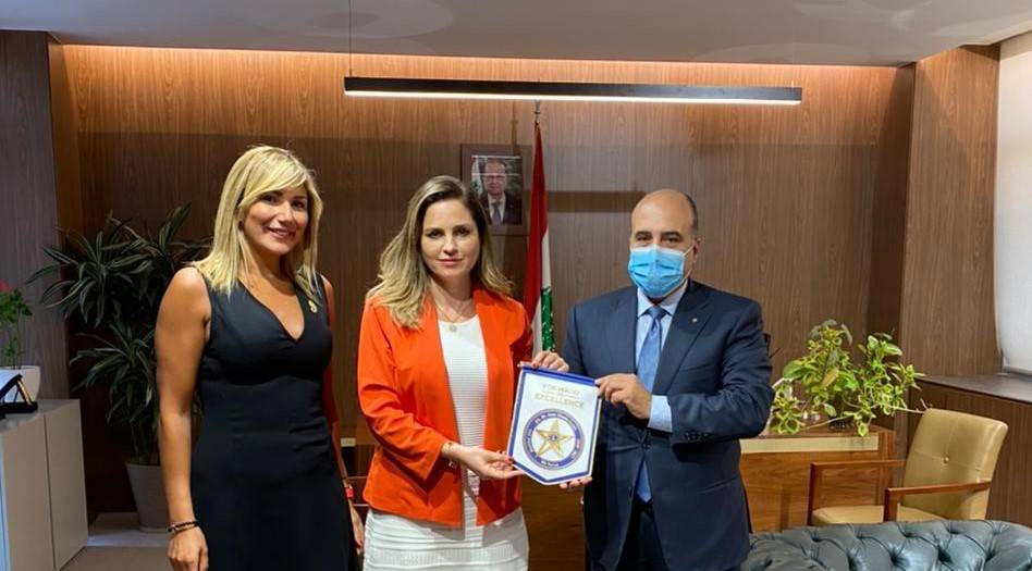 عبد الصمد تسلمت من حاكم جمعية أندية الليونز الدولية دعوة لرعاية وحضور حفل تكريم الصحافة