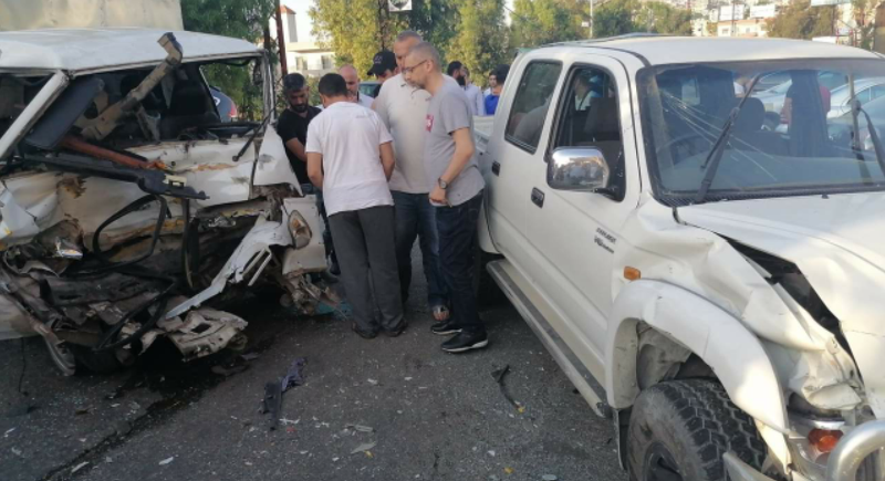 اصابة سائق فان سوري بحادث سير على طريق عام حلبا