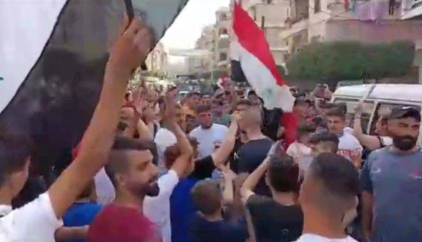 مسيرة غاضبة لاهالي الجرحى السورييين في جبل محسن