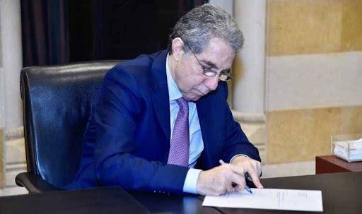 وزني وقع قرارين.. "القيمة المضافة وضريبة الرواتب والاجور للمستخدمين"