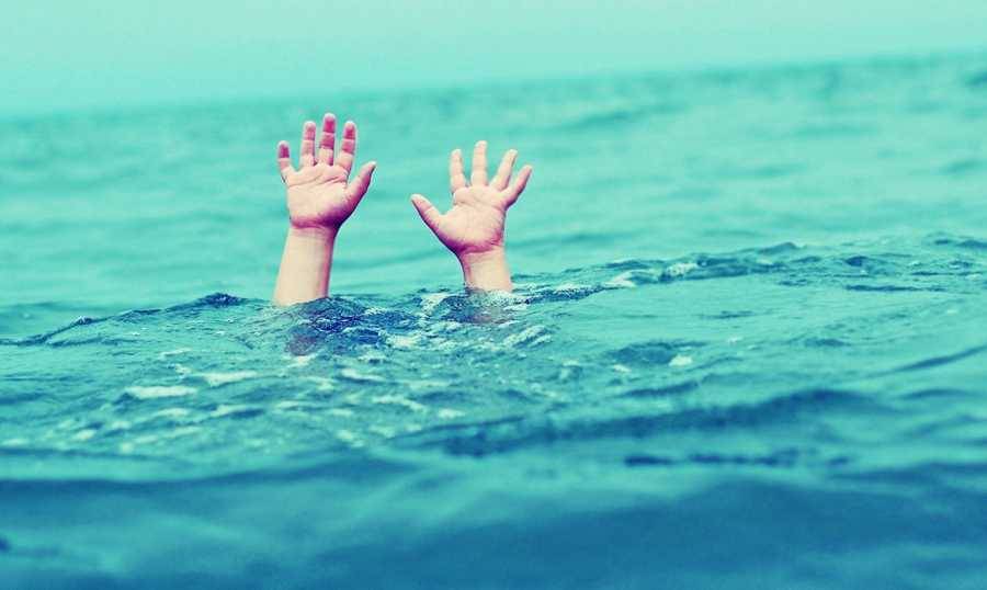 غرق ولد أثناء ممارسته ھوایة السباحة