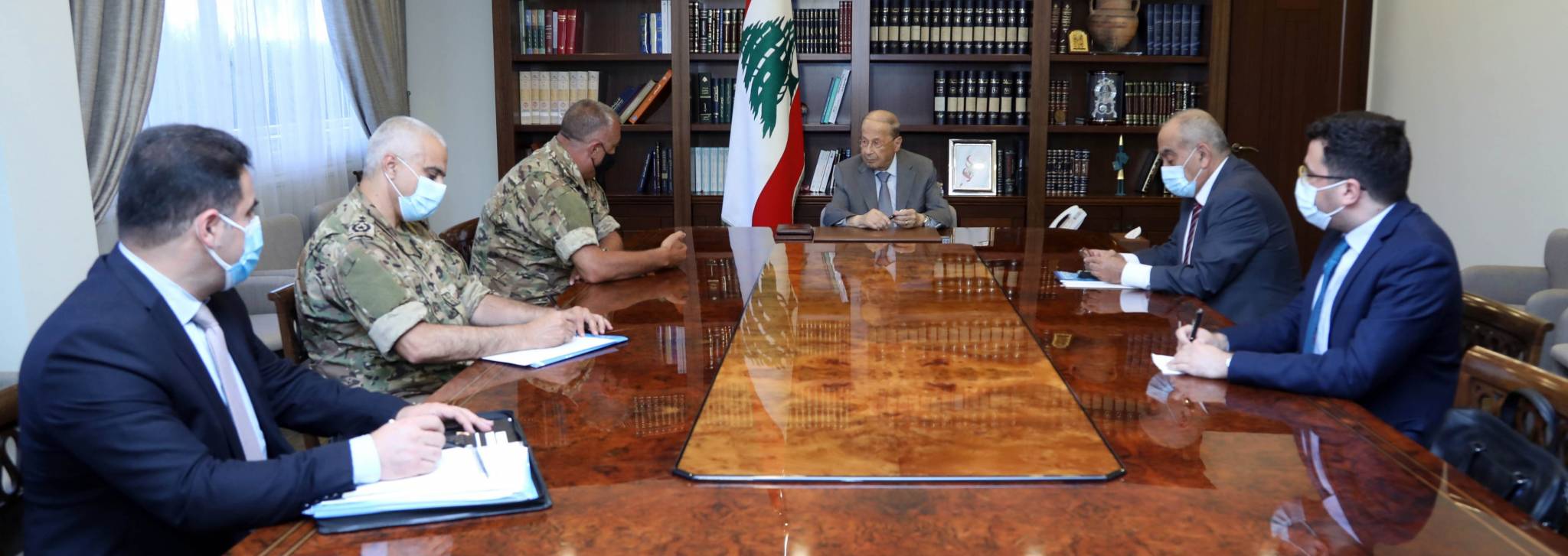 عون عرض مع الوفد اللبناني تطورات عملية التفاوض