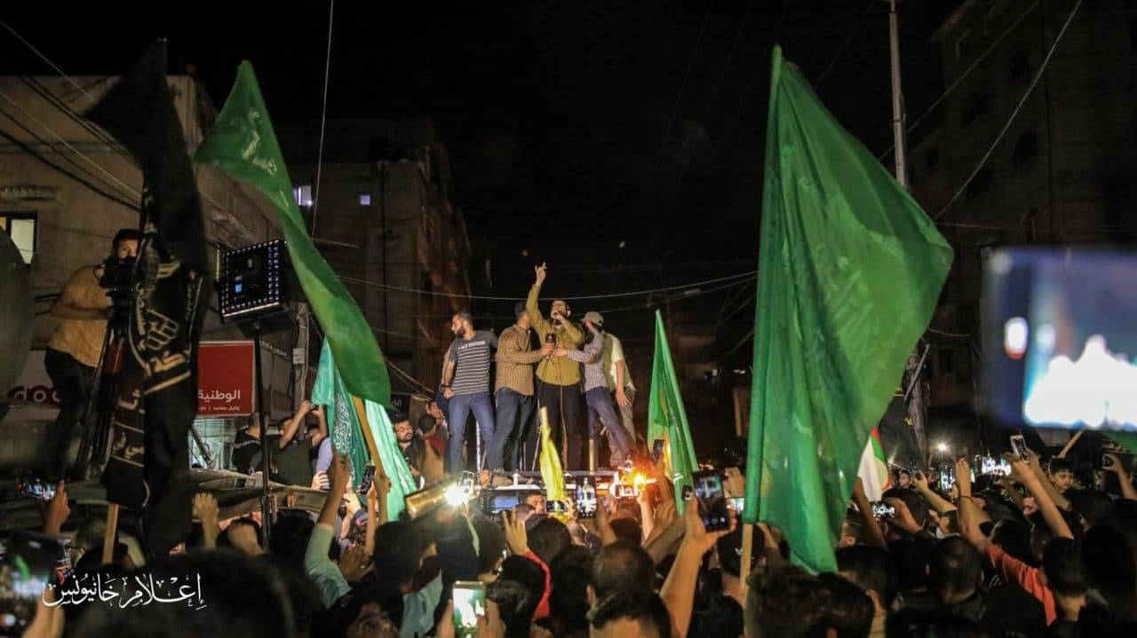 الفلسطينيون يحتفلون بوقف إطلاق النار