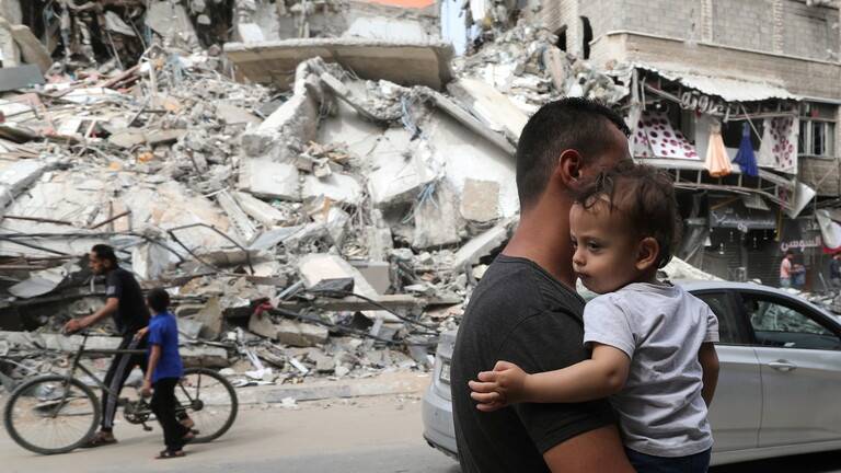 انتشال جثامين 10 فلسطينيين من تحت الأنقاض في قطاع غزة